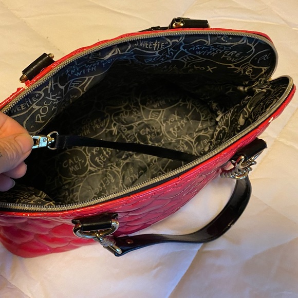 Betsey Johnson Barbie pink quilted hearts bag with gold chain straps. - Picture 6 of 12